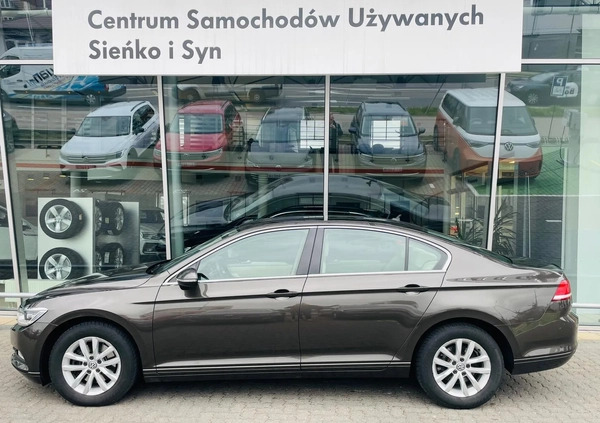 Volkswagen Passat cena 86900 przebieg: 99950, rok produkcji 2018 z Stargard małe 667